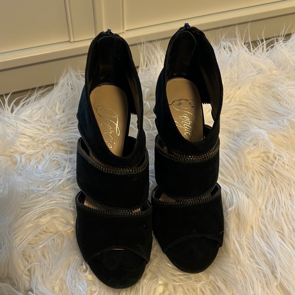 Black zipper peep toe heels